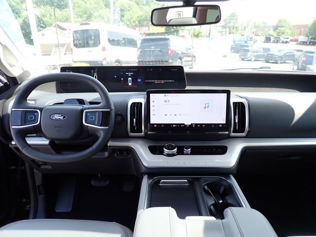Used 2025 Ford Expedition Active AWD/4WD image 21