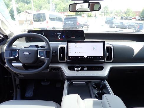 Used 2025 Ford Expedition Active AWD/4WD image 21