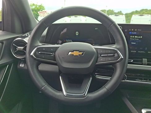 Used 2025 Chevrolet Equinox LT FWD image 19