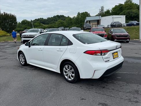 Used 2026 Toyota Corolla LE FWD image 4