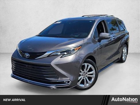Used 2024 Toyota Sienna Platinum FWD image 1