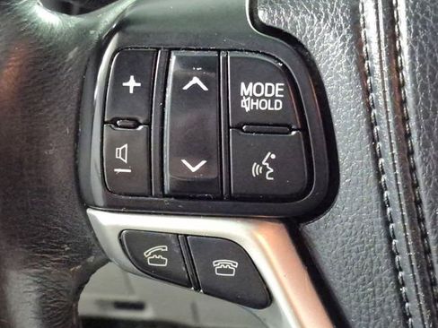 Used 2015 Toyota Highlander XLE AWD/4WD image 12