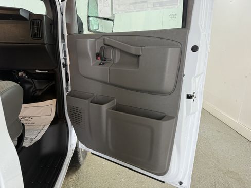 New 2025 Chevrolet Express 3500 w/ Power Convenience Package image 32