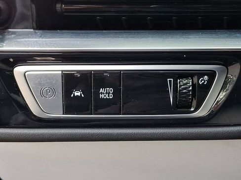 Certified 2024 Cadillac Lyriq Luxury AWD/4WD image 22