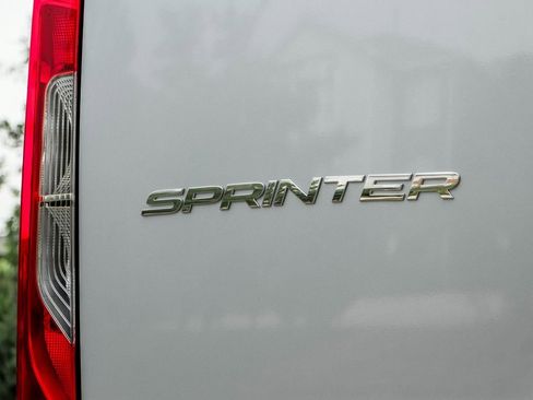 Used 2025 Mercedes-Benz Sprinter 2500 image 9