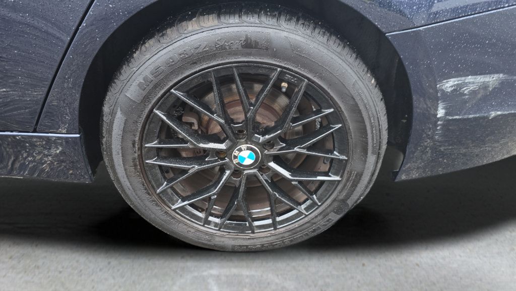Used 2017 BMW 320i xDrive Sedan AWD/4WD image 29