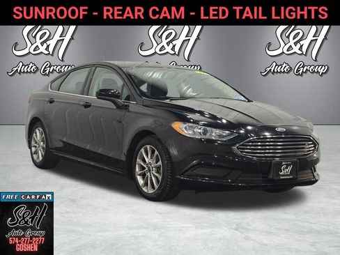 Used 2017 Ford Fusion SE image 1