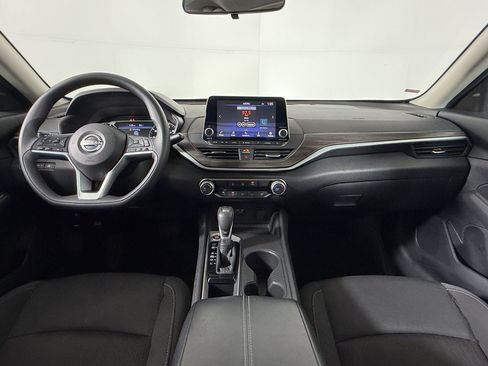 Used 2025 Nissan Altima 2.5 SV FWD image 14