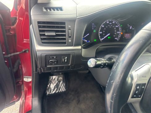 Used 2013 Lexus CT 200h w/ Premium Pkg w/Navigation FWD image 13