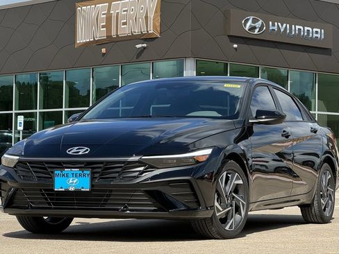 New 2025 Hyundai Elantra Sport image 1