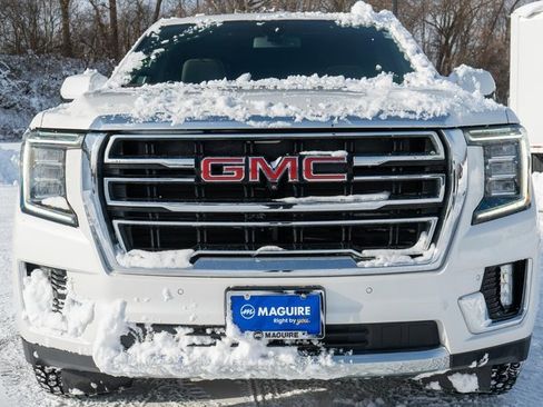 Used 2021 GMC Yukon SLT w/ SLT Premium Package image 3