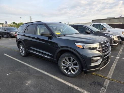 Used 2022 Ford Explorer XLT w/ Equipment Group 202A RWD image 10