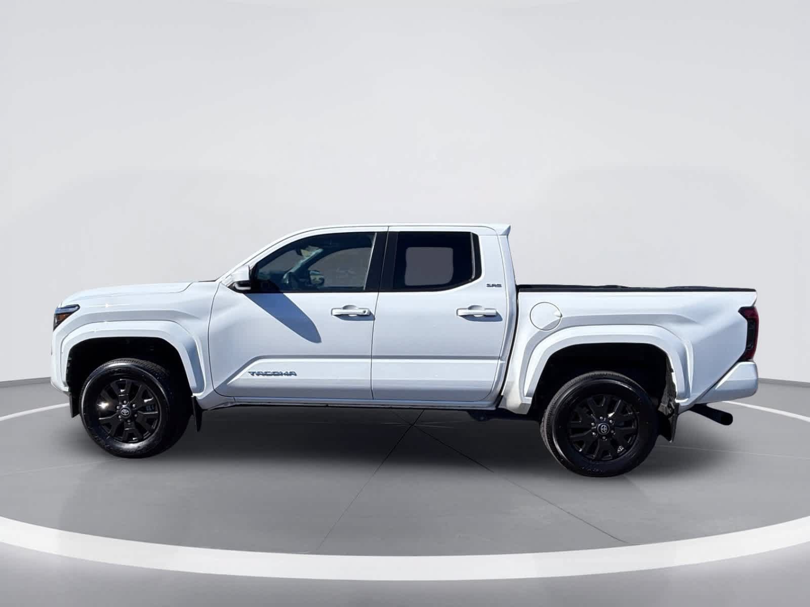 Used 2024 Toyota Tacoma SR5 RWD image 4