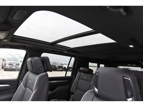 New 2026 Cadillac Escalade ESV Luxury w/ Touring Package AWD/4WD image 24