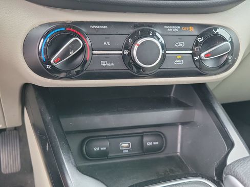 Used 2022 Kia Soul LX FWD image 24