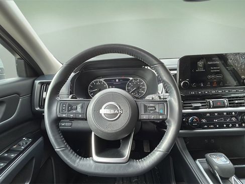 Used 2022 Nissan Pathfinder SL image 14