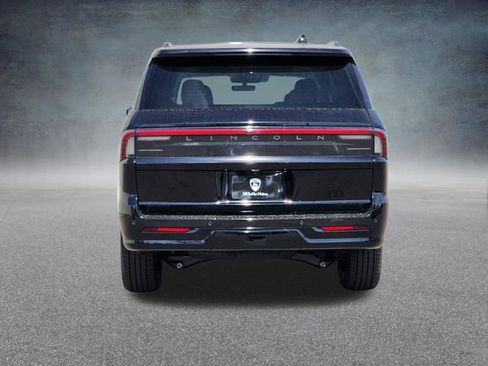 New 2026 Lincoln Navigator Reserve w/ Jet Appearance Package image 6