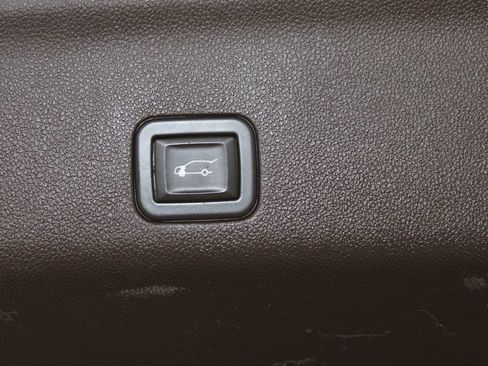 Used 2021 Chevrolet Tahoe LT RWD image 16