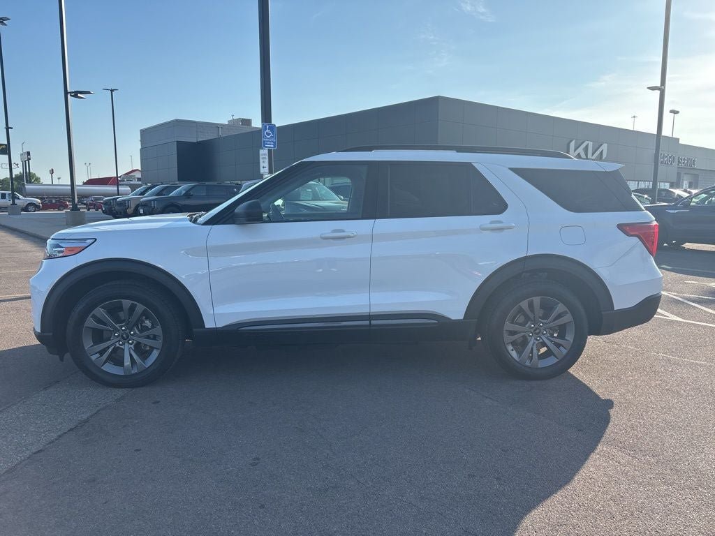 Used 2021 Ford Explorer XLT w/ Equipment Group 202A AWD/4WD image 8