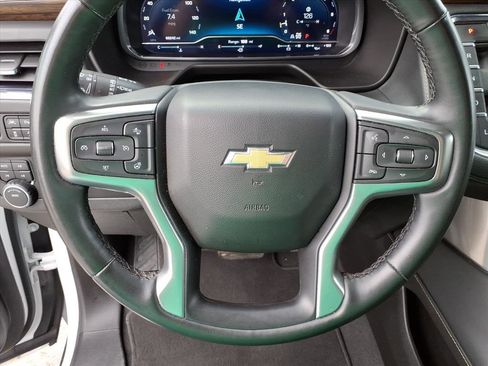 Used 2023 Chevrolet Suburban Premier image 18