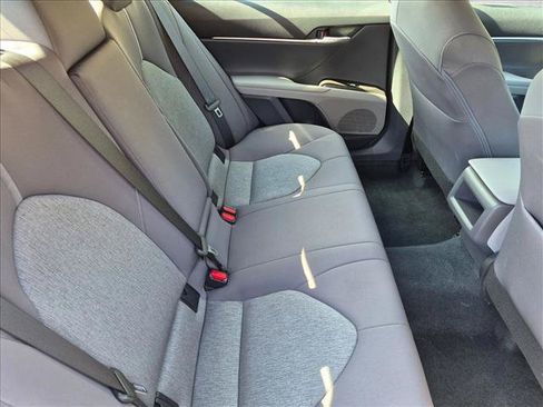Used 2022 Toyota Camry LE w/ Convenience Package FWD image 18