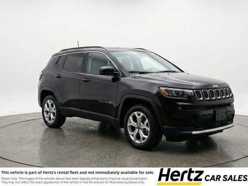 Used 2025 Jeep Compass Latitude AWD/4WD image 1