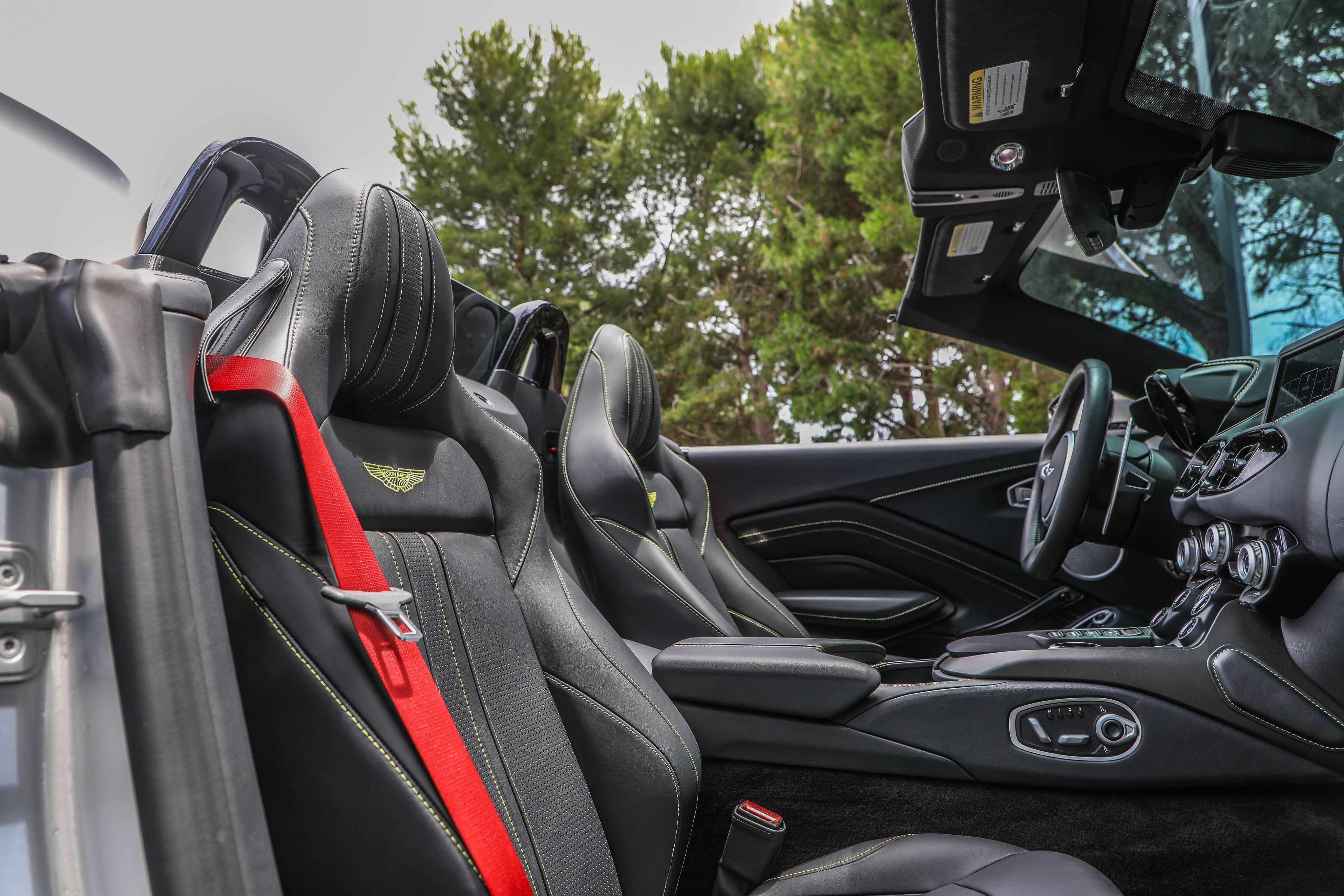 Used 2023 Aston Martin V8 Vantage Roadster RWD image 18