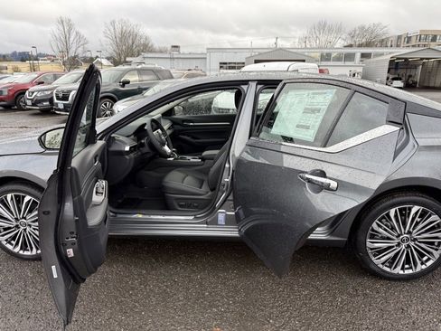 New 2025 Nissan Altima 2.5 SL image 18