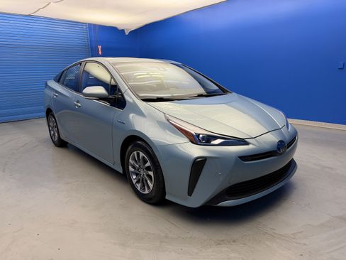 Used 2019 Toyota Prius XLE w/ Advanced Technology Package FWD image 2