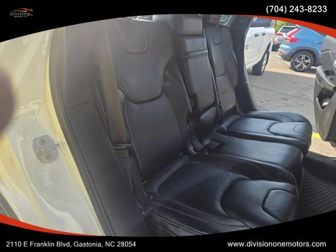 Used 2015 Jeep Cherokee Latitude w/ Cold Weather Group AWD/4WD image 13