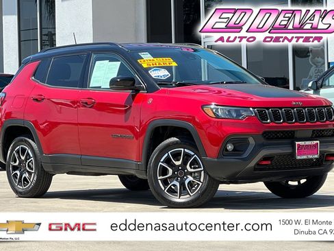 Used 2025 Jeep Compass Trailhawk AWD/4WD image 1