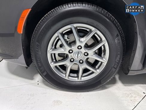 Used 2021 Chrysler Pacifica Touring w/ Cold Weather Group image 8