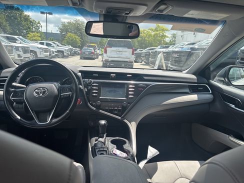 Used 2018 Toyota Camry XSE image 32