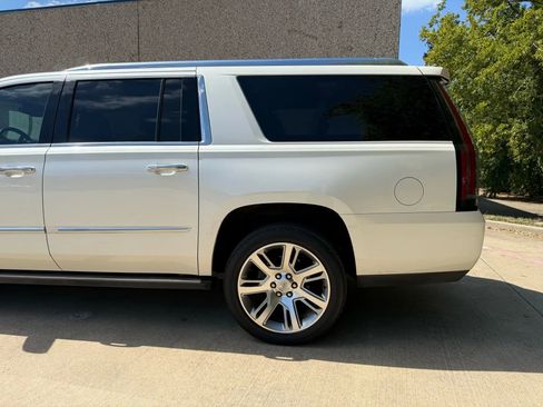 Used 2015 Cadillac Escalade ESV Premium image 17