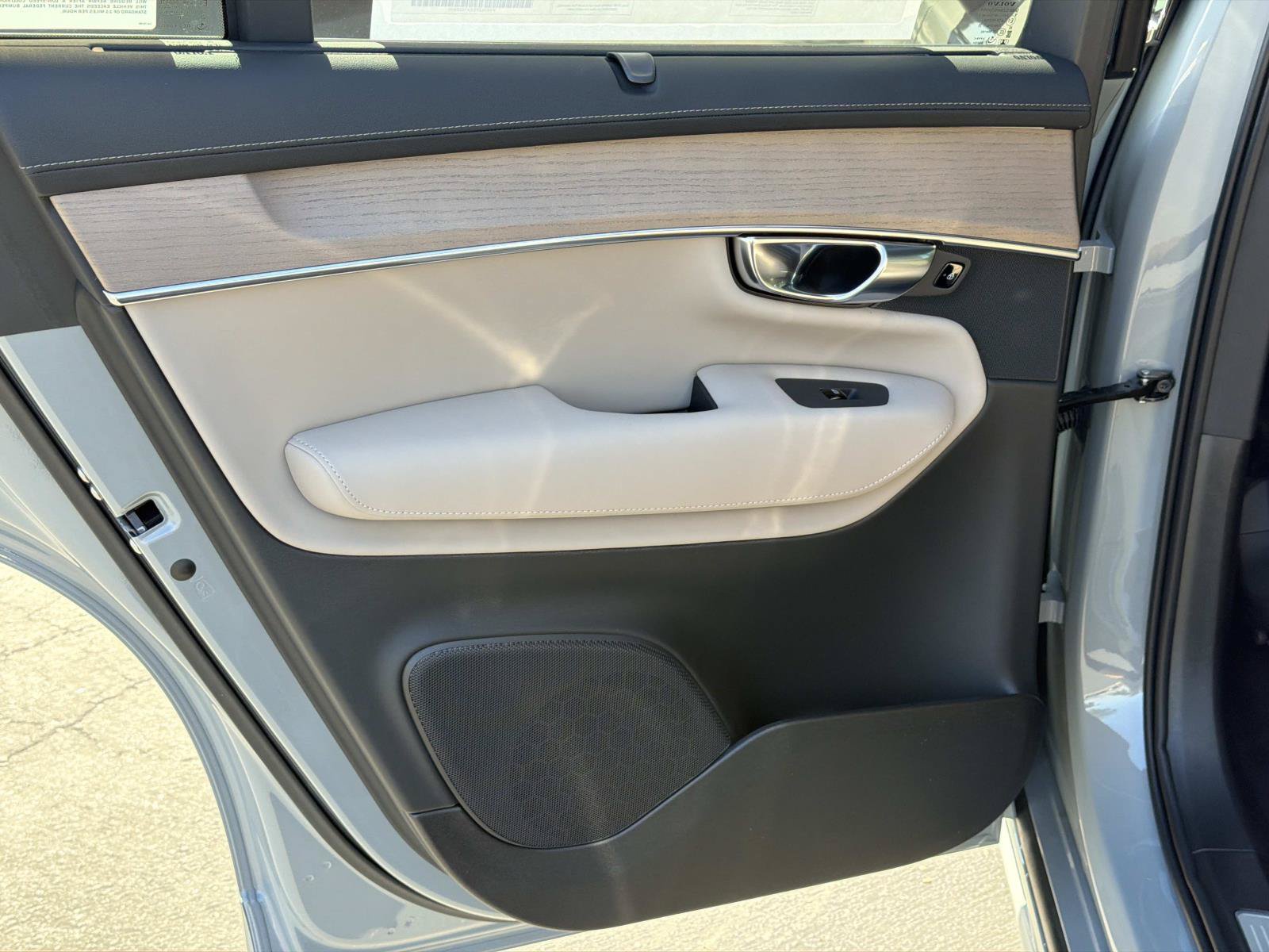 New 2027 Volvo XC90 B6 Plus AWD/4WD image 16