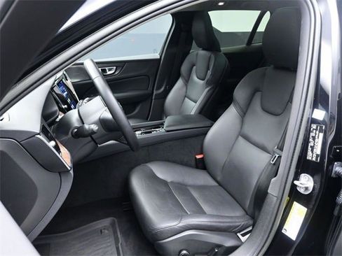 Used 2023 Volvo V60 B5 Cross Country Plus w/ Climate Package AWD/4WD image 15