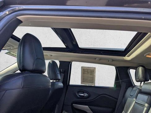Used 2017 Jeep Cherokee Limited FWD image 20