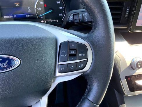 Used 2021 Ford Explorer XLT AWD/4WD image 12