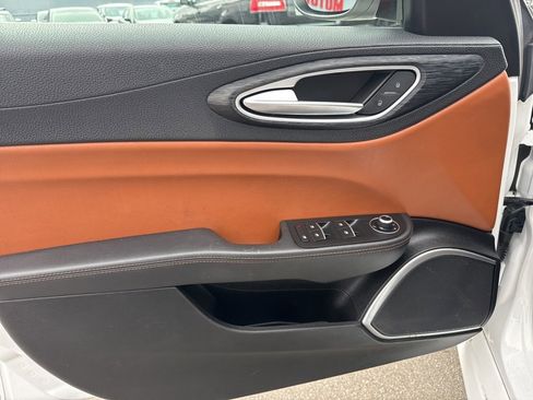 Used 2019 Alfa Romeo Giulia Sprint w/ Cold Weather Package image 8