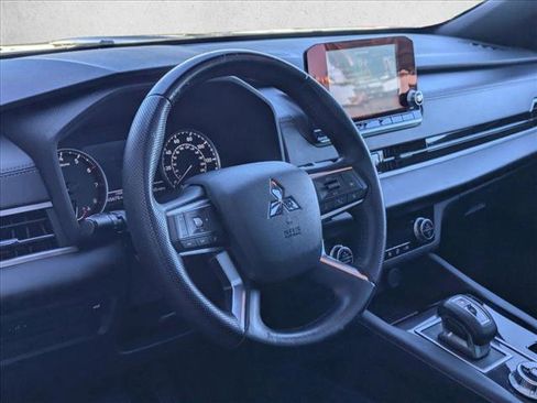 Used 2022 Mitsubishi Outlander SEL Black Edition image 6