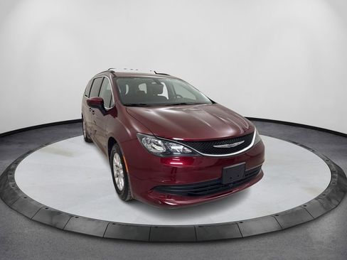 Used 2018 Chrysler Pacifica LX image 3
