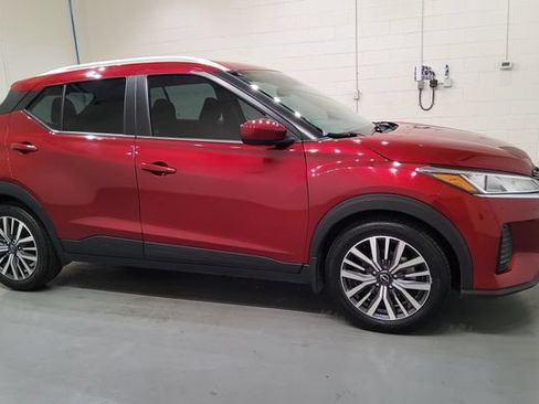 Used 2023 Nissan Kicks SV FWD image 4