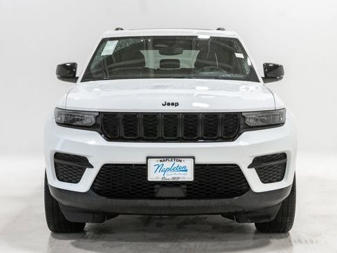 Used 2023 Jeep Grand Cherokee Altitude image 5