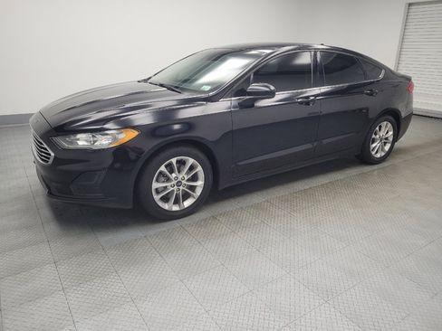 Used 2019 Ford Fusion SE image 2