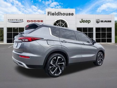 Used 2022 Mitsubishi Outlander SE image 11