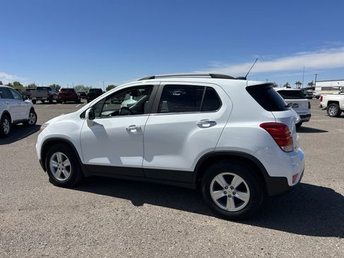 Used 2020 Chevrolet Trax LT w/ LT Convenience Package image 3