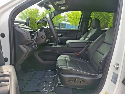 Used 2025 Chevrolet Silverado EV LT image 16