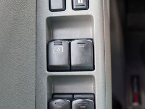 Used 2012 Nissan Frontier SV w/ SV Premium Utility Pkg AWD/4WD image 19