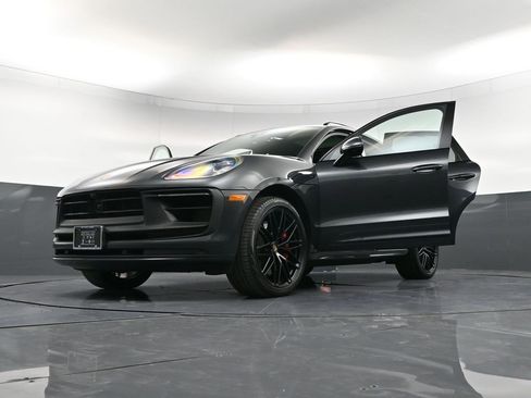 Certified 2023 Porsche Macan GTS image 39