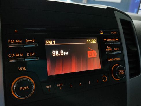 Used 2014 Nissan Frontier SV image 29